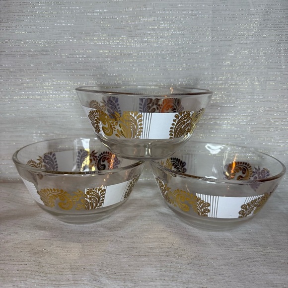VINTAGE 1960’s Elegant Gold Paisley Capri  Patterned Glass Bowls (3 in the set) - Picture 1 of 7